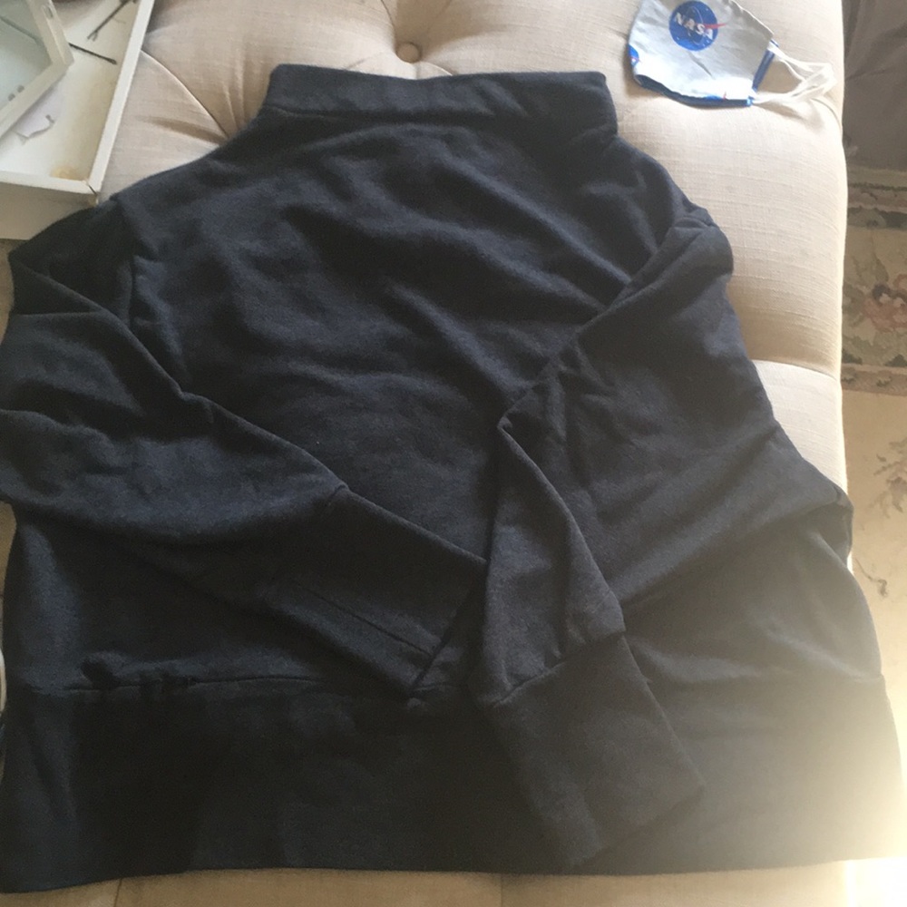 Guc Nike dri fit cropped sweatshirt